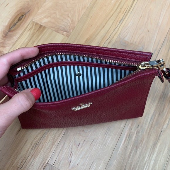 Kate spade wristlet burgundy color - Picture 3 of 3